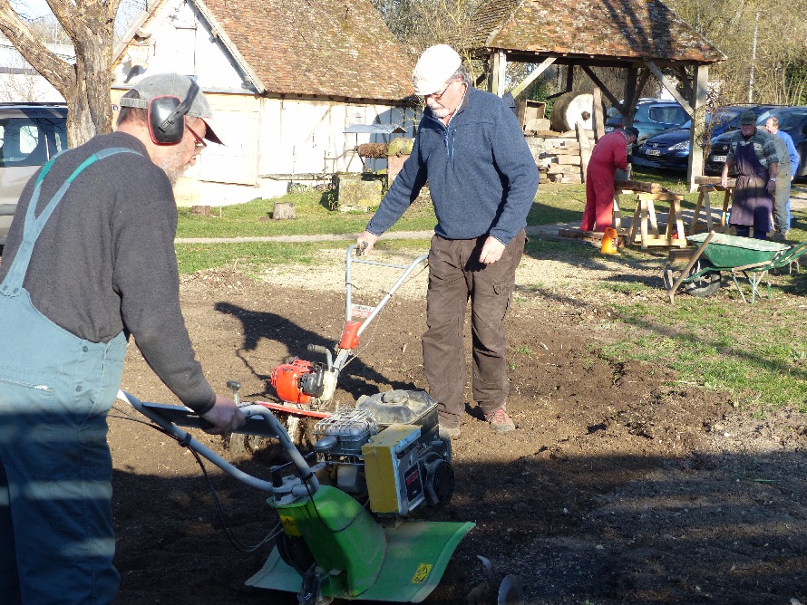 Prparation de la terre  l'emplacement de la loge brle